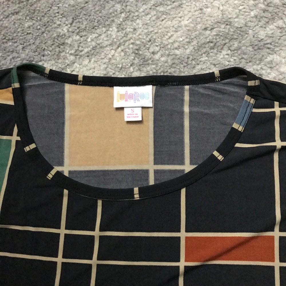 Lularoe top - Picture 2 of 3